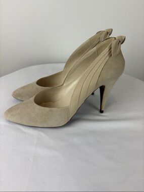 Donatello Beige Suede Pointed Toe Pumps Bow Classic Nude Heels 8.5
Event Wedding